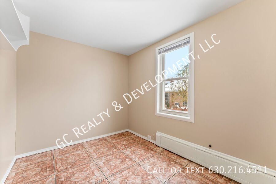 *** 3 BDRM - 2.5 BATH / IN UNIT LAUNDRY / DETACHED GARAGE / BASEMENT / WALK TO TRAIN *** property image