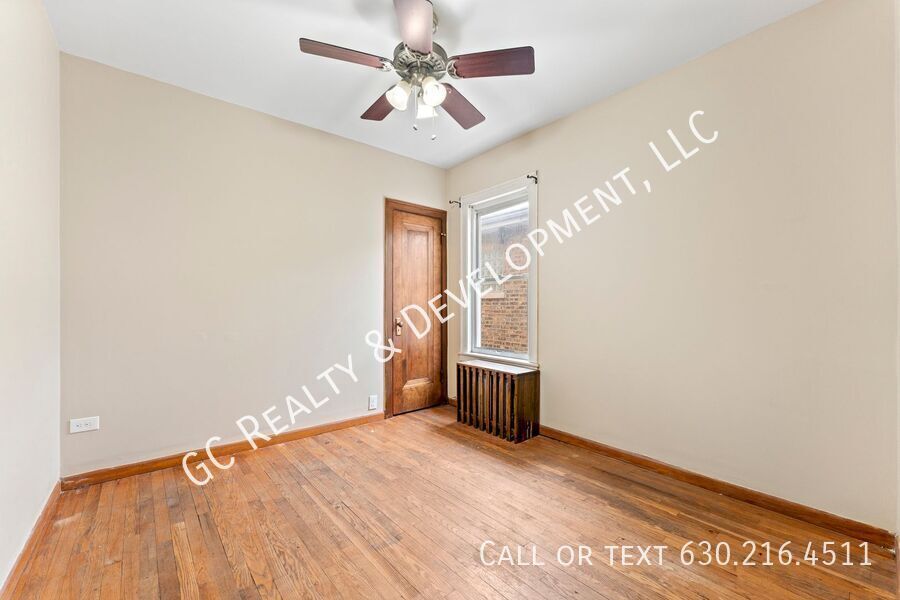 *** 3 BDRM - 2.5 BATH / IN UNIT LAUNDRY / DETACHED GARAGE / BASEMENT / WALK TO TRAIN *** property image