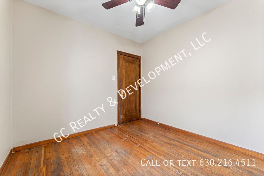 *** 3 BDRM - 2.5 BATH / IN UNIT LAUNDRY / DETACHED GARAGE / BASEMENT / WALK TO TRAIN *** property image
