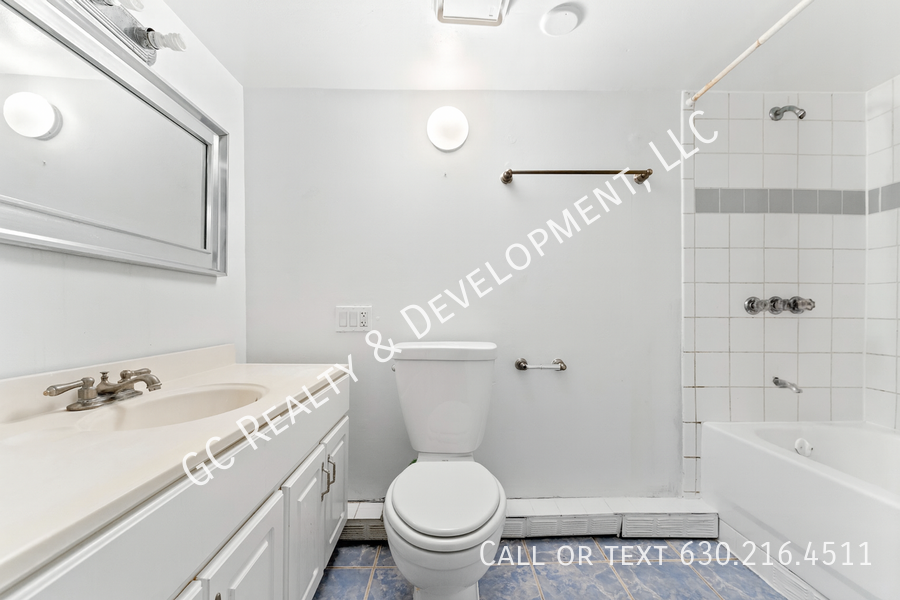 *** 3 BDRM - 2.5 BATH / IN UNIT LAUNDRY / DETACHED GARAGE / BASEMENT / WALK TO TRAIN *** property image