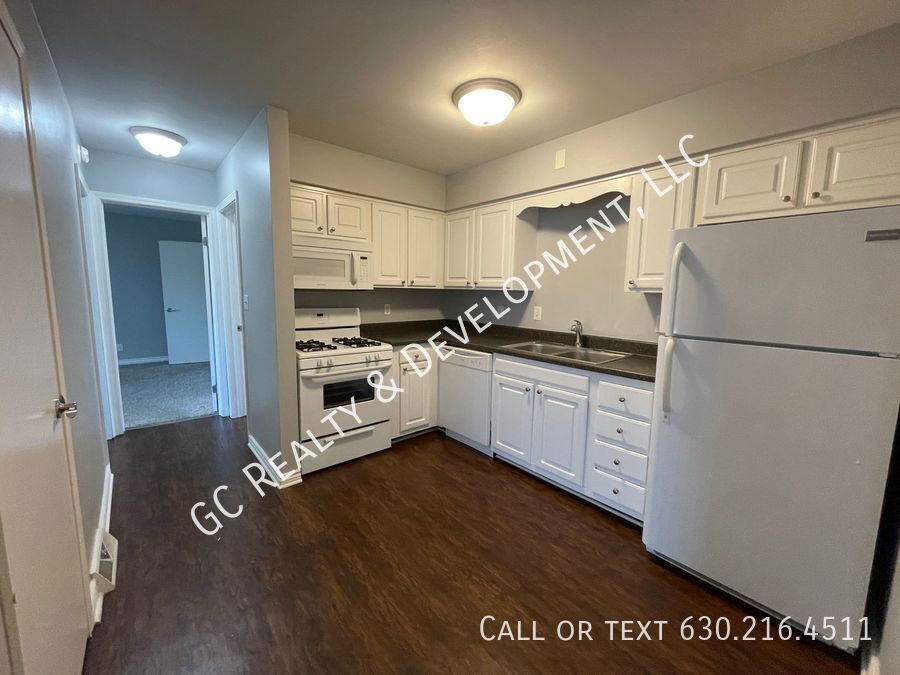 *** DECEMBER RENT FREE / HEAT INCLUDED / 2 BDRMS / W&D IN BUILDING / PETS ALLOWED / LOTS OF CLOSET SPACE*** property image