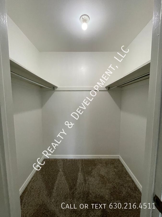 *** DECEMBER RENT FREE / HEAT INCLUDED / 2 BDRMS / W&D IN BUILDING / PETS ALLOWED / LOTS OF CLOSET SPACE*** property image