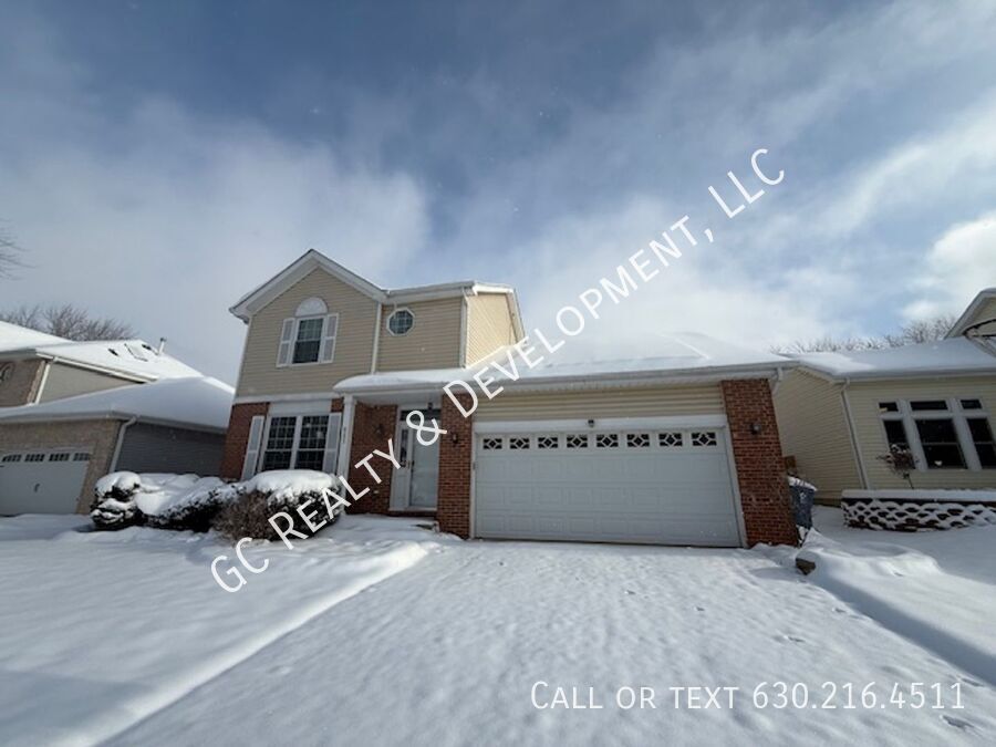 *** RECENTLY UPDATED / CUL-DE-SAC / DISTRICT 203 / PET FRIENDLY / FINISHED BASEMENT *** property image