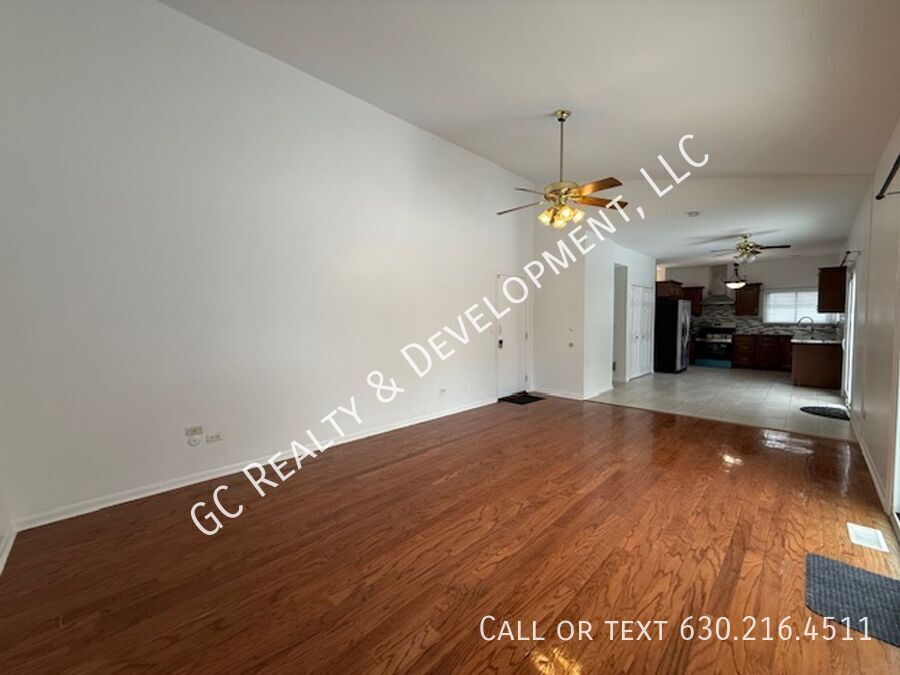 *** RECENTLY UPDATED / CUL-DE-SAC / DISTRICT 203 / PET FRIENDLY / FINISHED BASEMENT *** property image