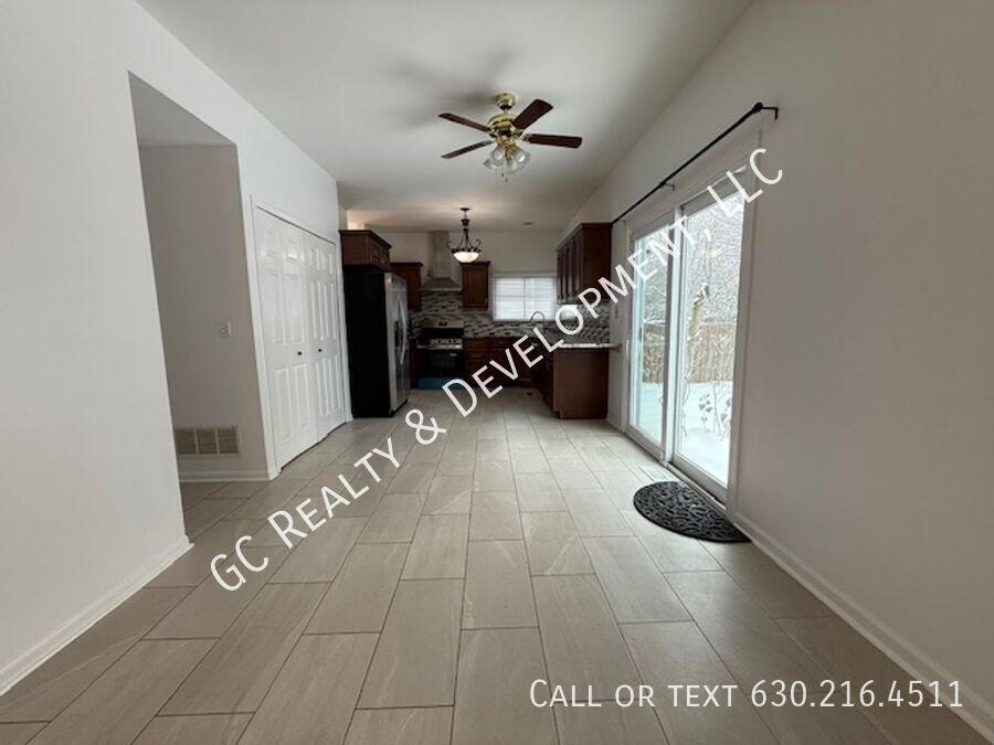 *** RECENTLY UPDATED / CUL-DE-SAC / DISTRICT 203 / PET FRIENDLY / FINISHED BASEMENT *** property image