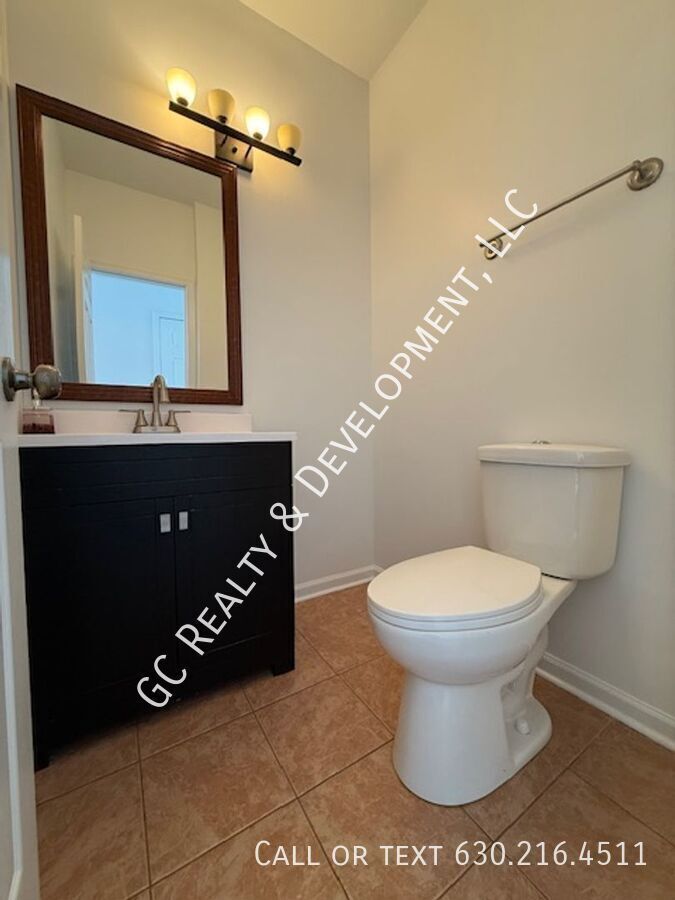 *** RECENTLY UPDATED / CUL-DE-SAC / DISTRICT 203 / PET FRIENDLY / FINISHED BASEMENT *** property image