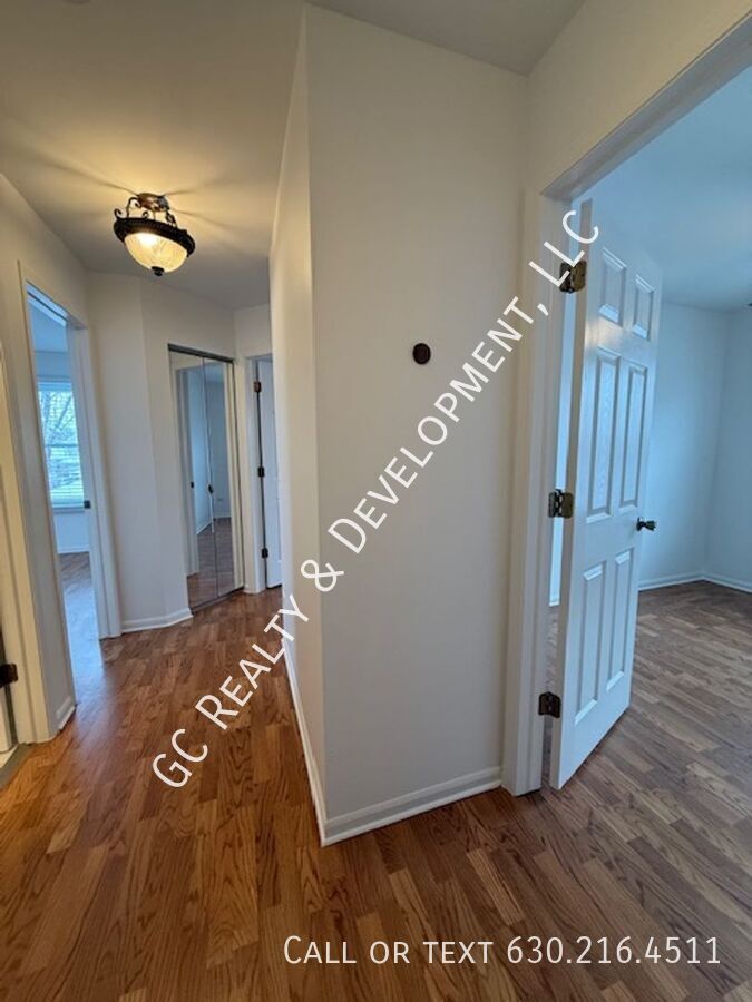 *** RECENTLY UPDATED / CUL-DE-SAC / DISTRICT 203 / PET FRIENDLY / FINISHED BASEMENT *** property image