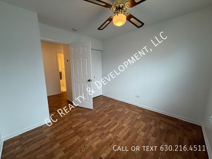 *** RECENTLY UPDATED / CUL-DE-SAC / DISTRICT 203 / PET FRIENDLY / FINISHED BASEMENT *** property image