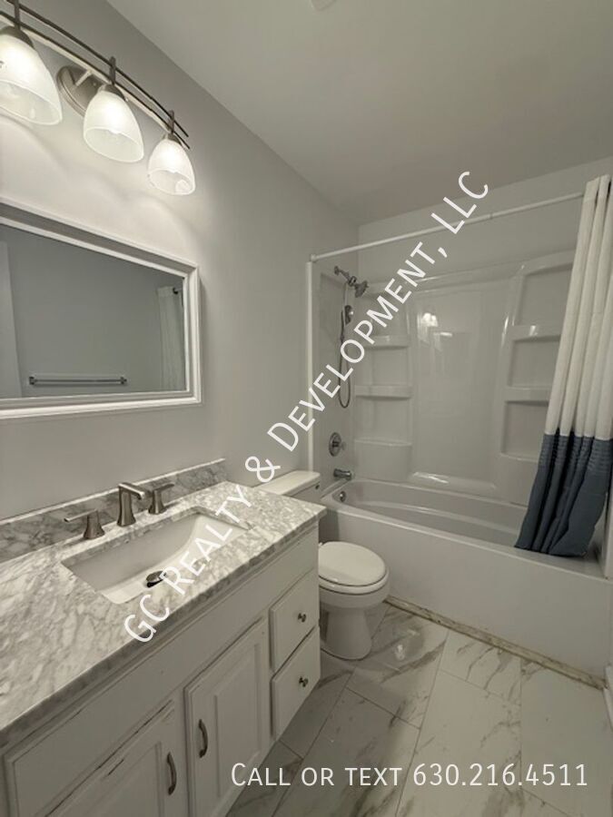 *** RECENTLY UPDATED / CUL-DE-SAC / DISTRICT 203 / PET FRIENDLY / FINISHED BASEMENT *** property image