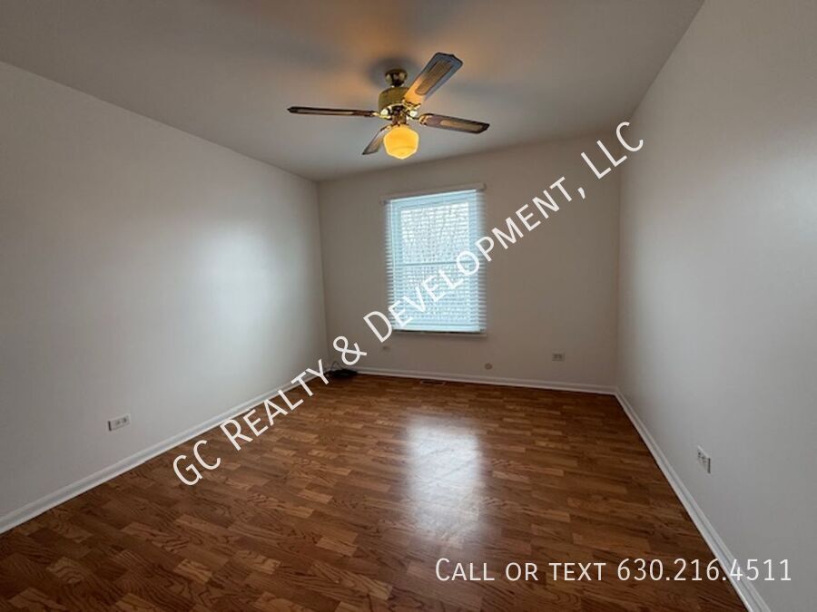 *** RECENTLY UPDATED / CUL-DE-SAC / DISTRICT 203 / PET FRIENDLY / FINISHED BASEMENT *** property image