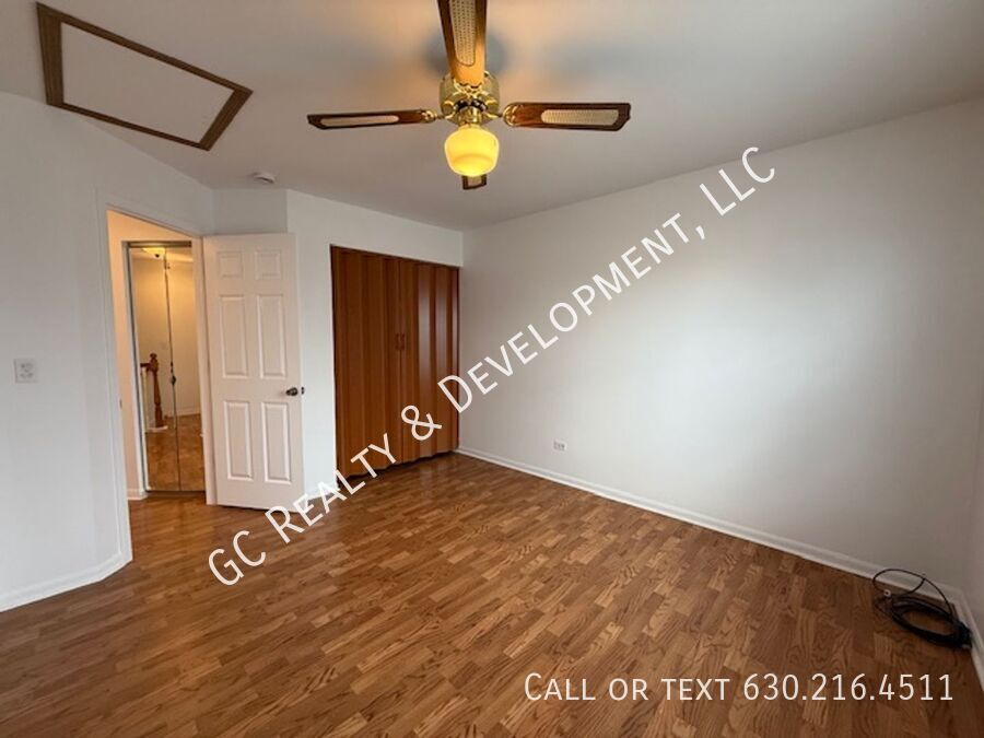 *** RECENTLY UPDATED / CUL-DE-SAC / DISTRICT 203 / PET FRIENDLY / FINISHED BASEMENT *** property image