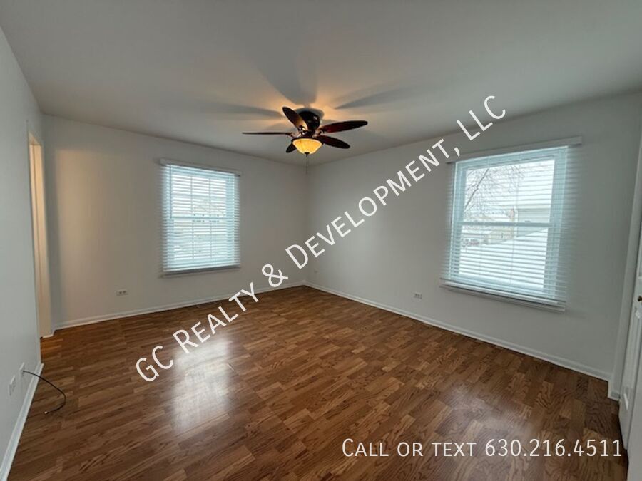 *** RECENTLY UPDATED / CUL-DE-SAC / DISTRICT 203 / PET FRIENDLY / FINISHED BASEMENT *** property image