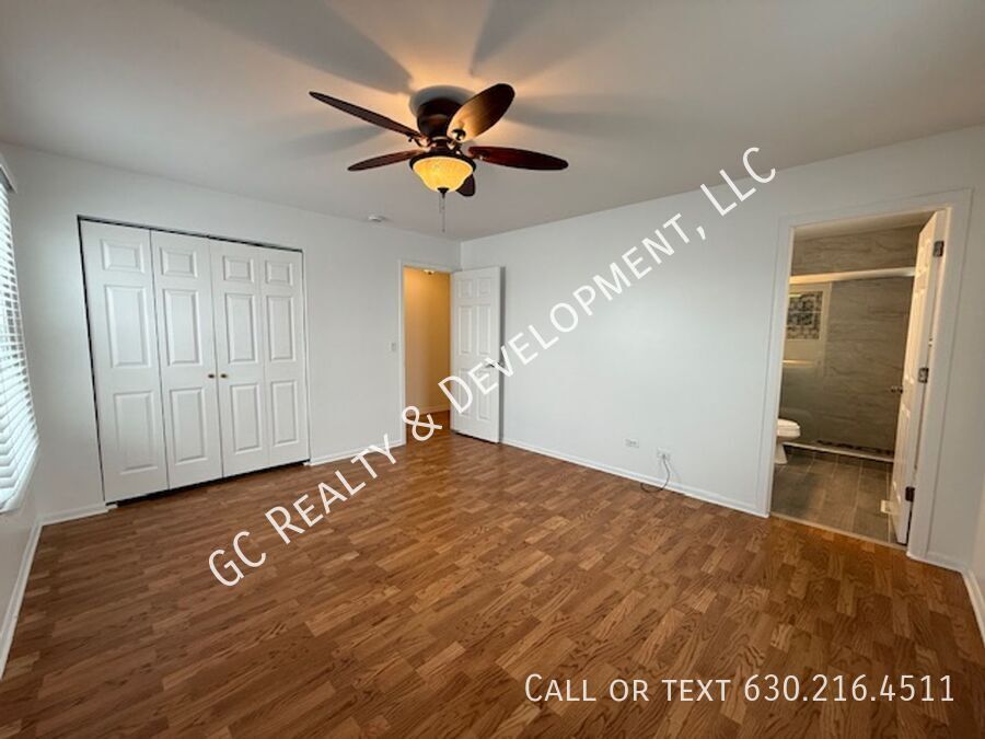 *** RECENTLY UPDATED / CUL-DE-SAC / DISTRICT 203 / PET FRIENDLY / FINISHED BASEMENT *** property image
