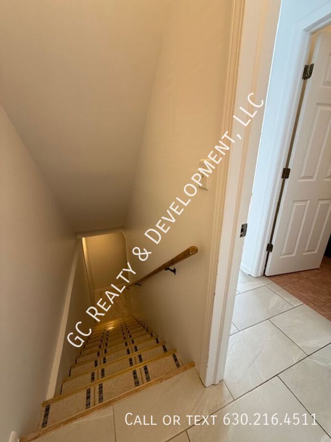 *** RECENTLY UPDATED / CUL-DE-SAC / DISTRICT 203 / PET FRIENDLY / FINISHED BASEMENT *** property image