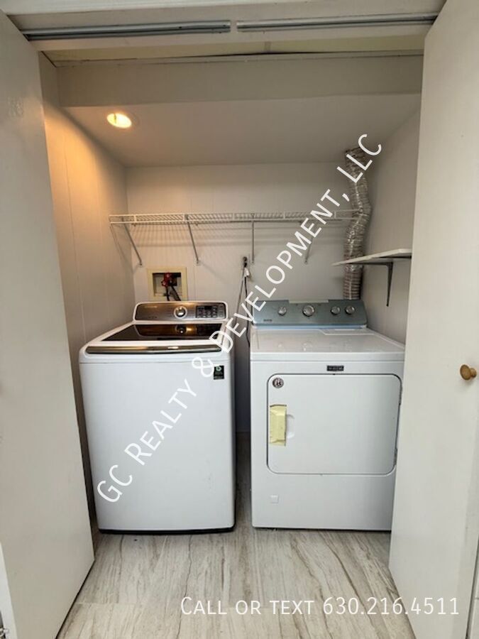 *** RECENTLY UPDATED / CUL-DE-SAC / DISTRICT 203 / PET FRIENDLY / FINISHED BASEMENT *** property image