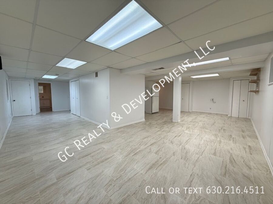 *** RECENTLY UPDATED / CUL-DE-SAC / DISTRICT 203 / PET FRIENDLY / FINISHED BASEMENT *** property image