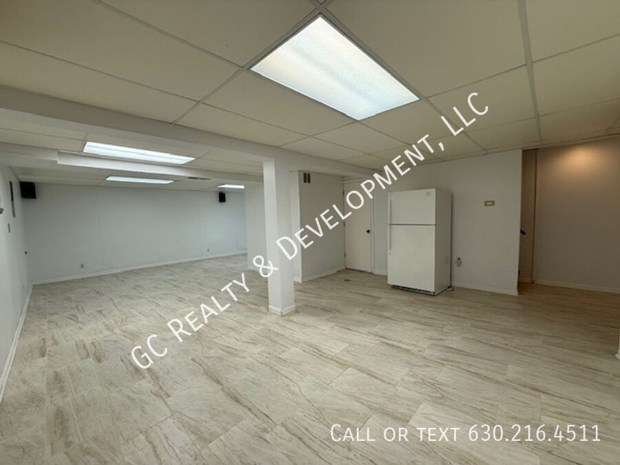 *** RECENTLY UPDATED / CUL-DE-SAC / DISTRICT 203 / PET FRIENDLY / FINISHED BASEMENT *** property image