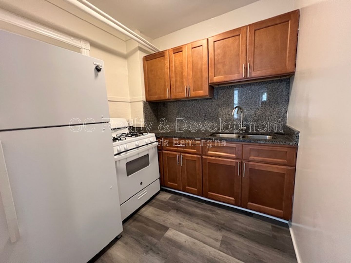 *** DOWNTOWN ELGIN GROUND LEVEL UNIT / 1 BDRM - 1 BTH / APPL INCL  *** property image