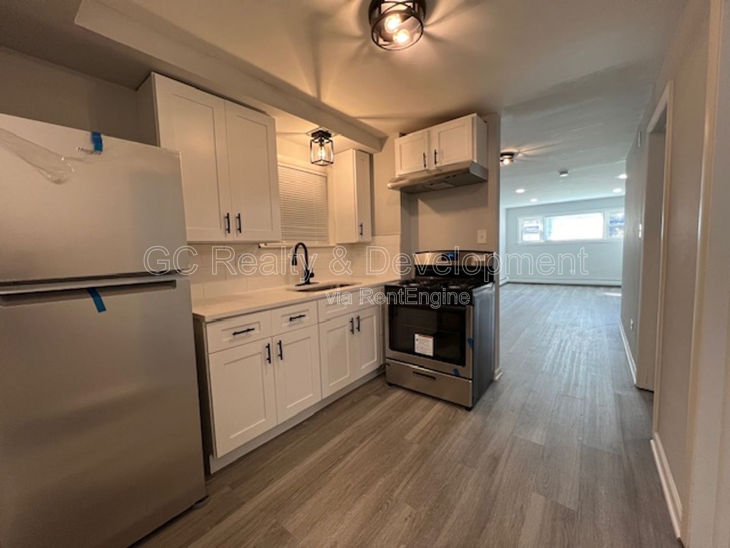 *** BERWYN / FULLY UPDATED / 2 BDRM - 1 BTH / SS APPL INCL/ COIN LAUNDRY IN BUILDING *** property image