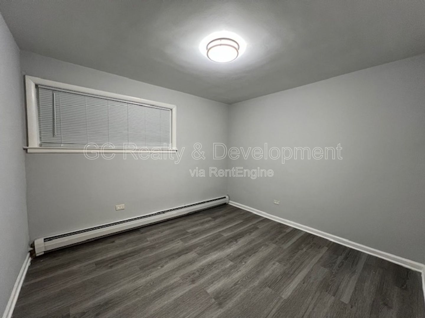 *** BERWYN / FULLY UPDATED / 2 BDRM - 1 BTH / SS APPL INCL/ COIN LAUNDRY IN BUILDING *** property image
