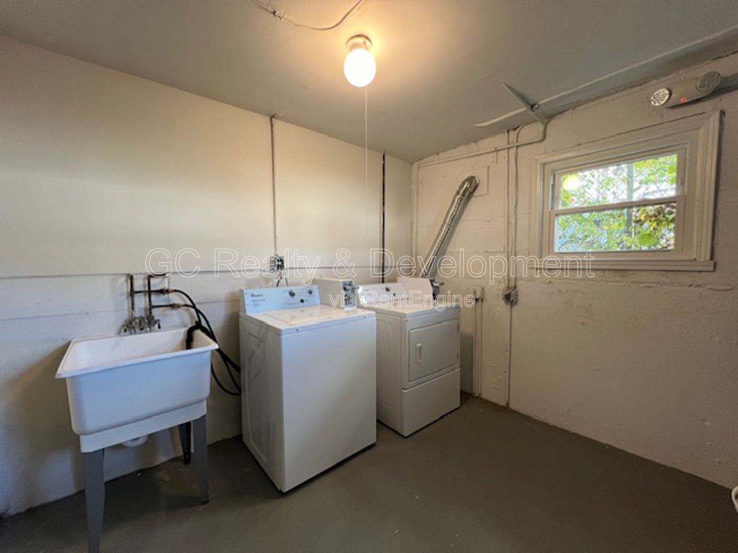 *** BERWYN / FULLY UPDATED / 2 BDRM - 1 BTH / SS APPL INCL/ COIN LAUNDRY IN BUILDING *** property image