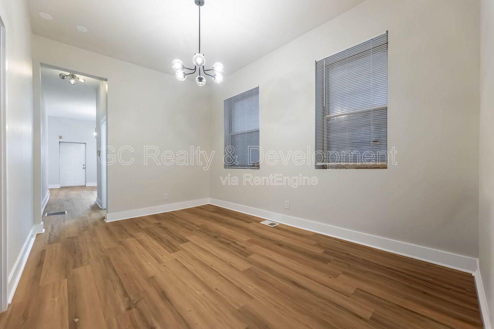 *** 1800 SF / IN UNIT LAUNDRY / NEW KITCHEN & BATH / SS APPL / 12 FT CEILINGS / CENTRAL AC *** property image