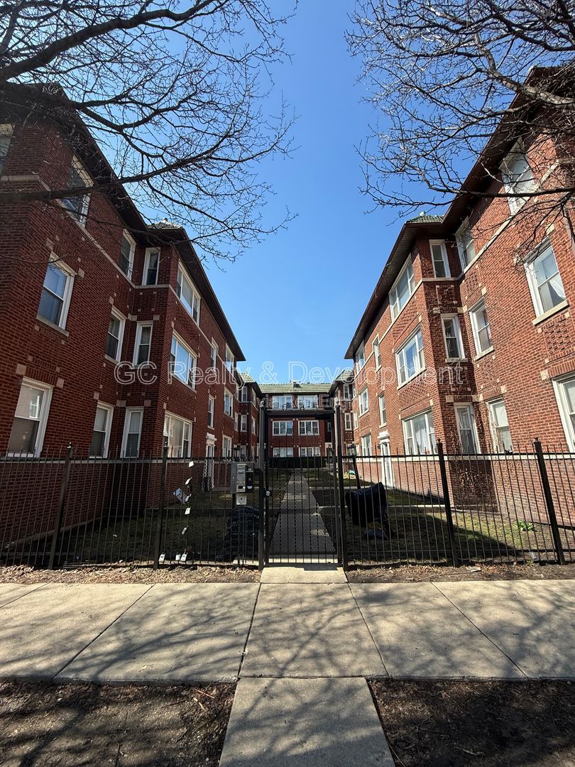 *** RECENTLY UPDATED / 2 BDRM / STORAGE UNIT / CENTRAL AC / SS APPL / WALK TO TRAIN *** property image