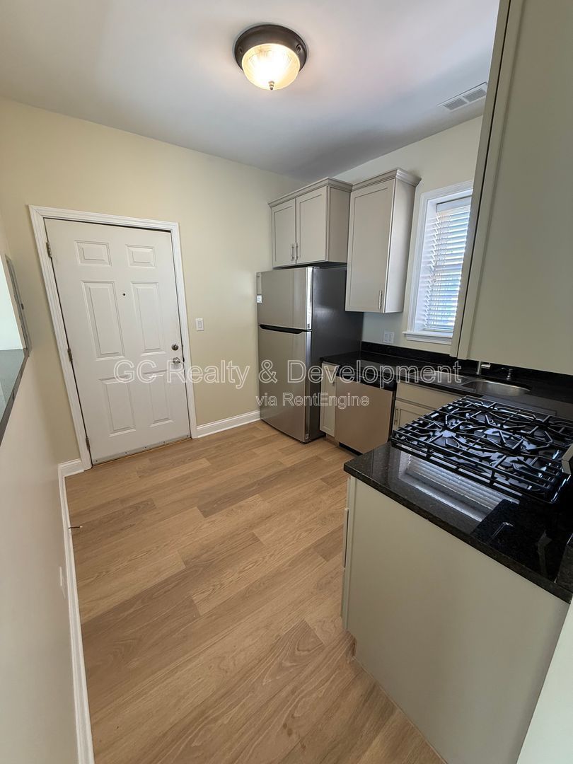 *** RECENTLY UPDATED / 2 BDRM / STORAGE UNIT / CENTRAL AC / SS APPL / WALK TO TRAIN *** property image