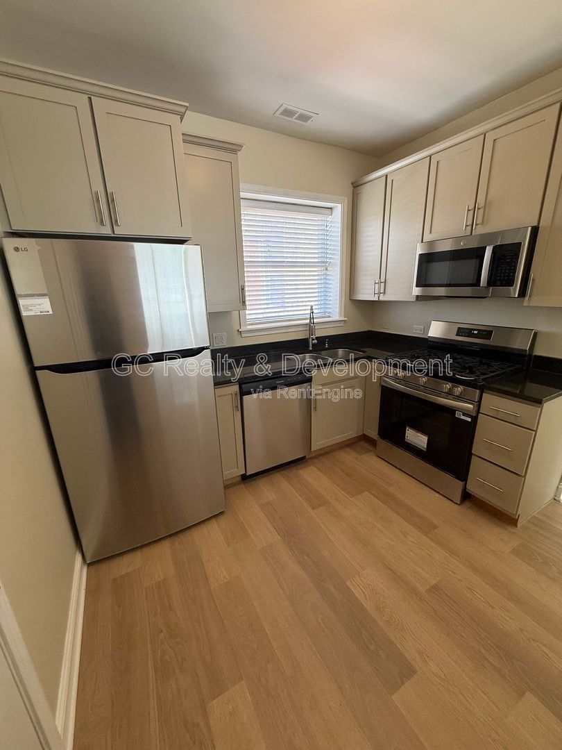 *** RECENTLY UPDATED / 2 BDRM / STORAGE UNIT / CENTRAL AC / SS APPL / WALK TO TRAIN *** property image