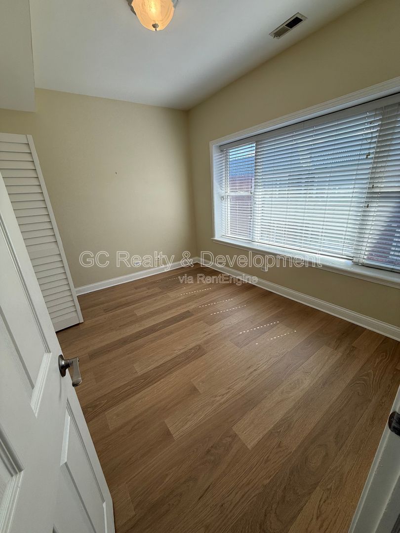 *** RECENTLY UPDATED / 2 BDRM / STORAGE UNIT / CENTRAL AC / SS APPL / WALK TO TRAIN *** property image