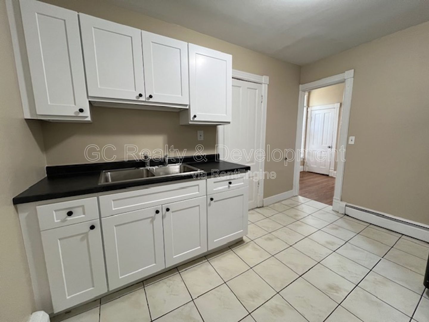 *** ELGIN 1 BDRM - 1 BTH / APPL INCLUDED / WALK TO METRA / PET FRIENDLY *** property image