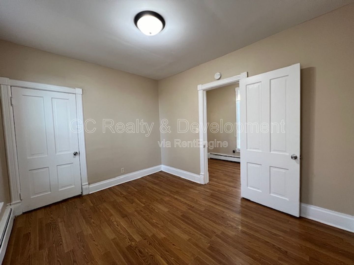 *** ELGIN 1 BDRM - 1 BTH / APPL INCLUDED / WALK TO METRA / PET FRIENDLY *** property image