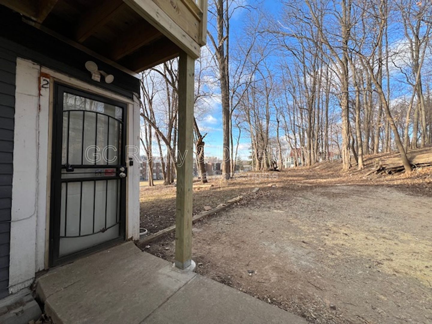 *** ELGIN 1 BDRM - 1 BTH / APPL INCLUDED / WALK TO METRA / PET FRIENDLY *** property image