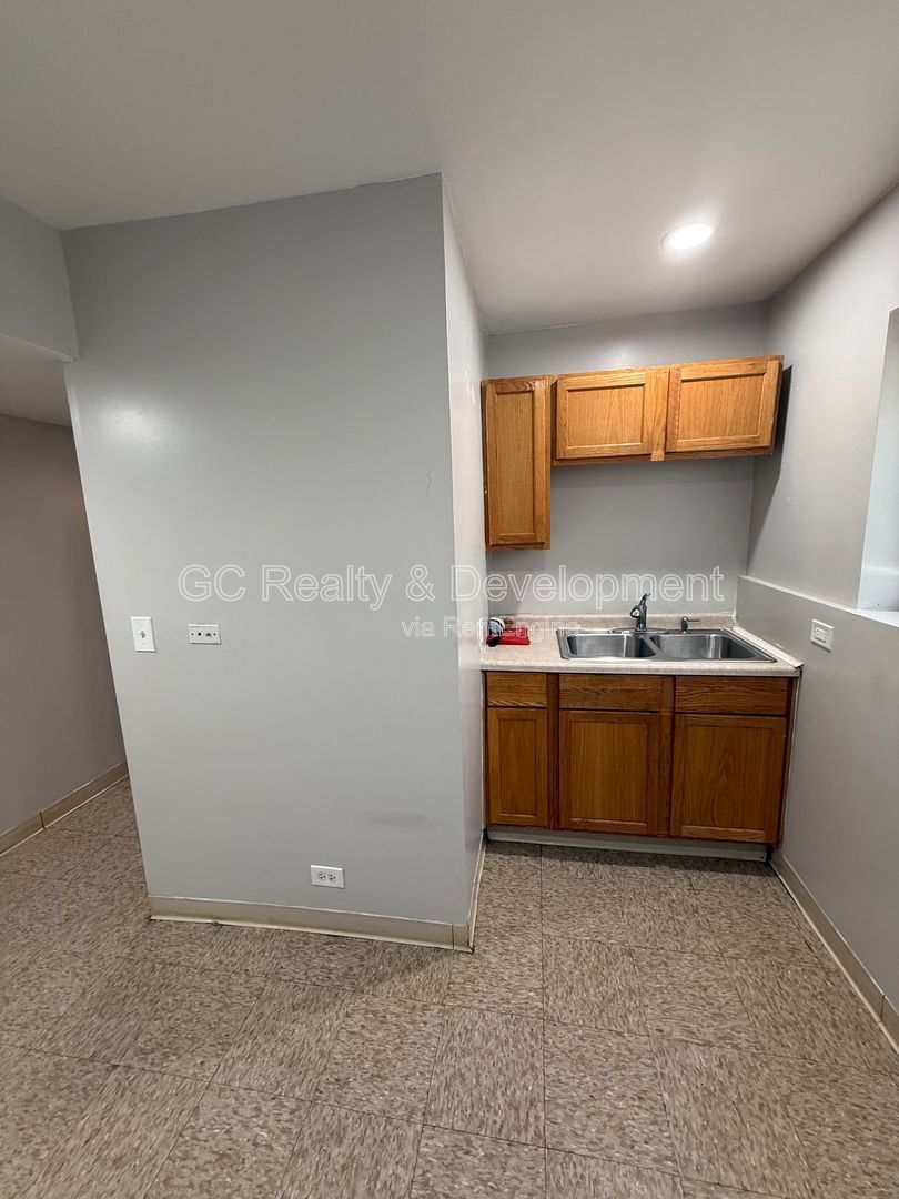 *** GARDEN UNIT / 1 BDRM / CENTRAL AC *** property image