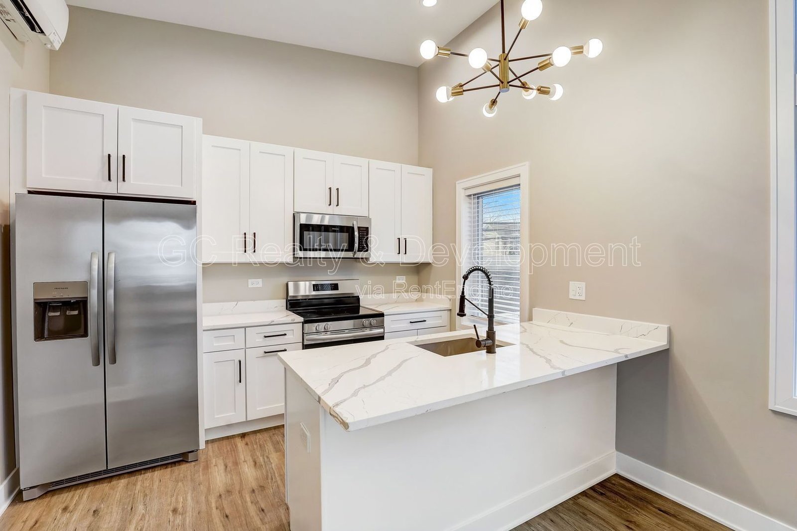 *** AVAIL 5/01/26 / UPDATED 2 BDRM COACH HOUSE / PET FRIENDLY / PARKING INCL / QUARTZ & SS APPL  *** property image