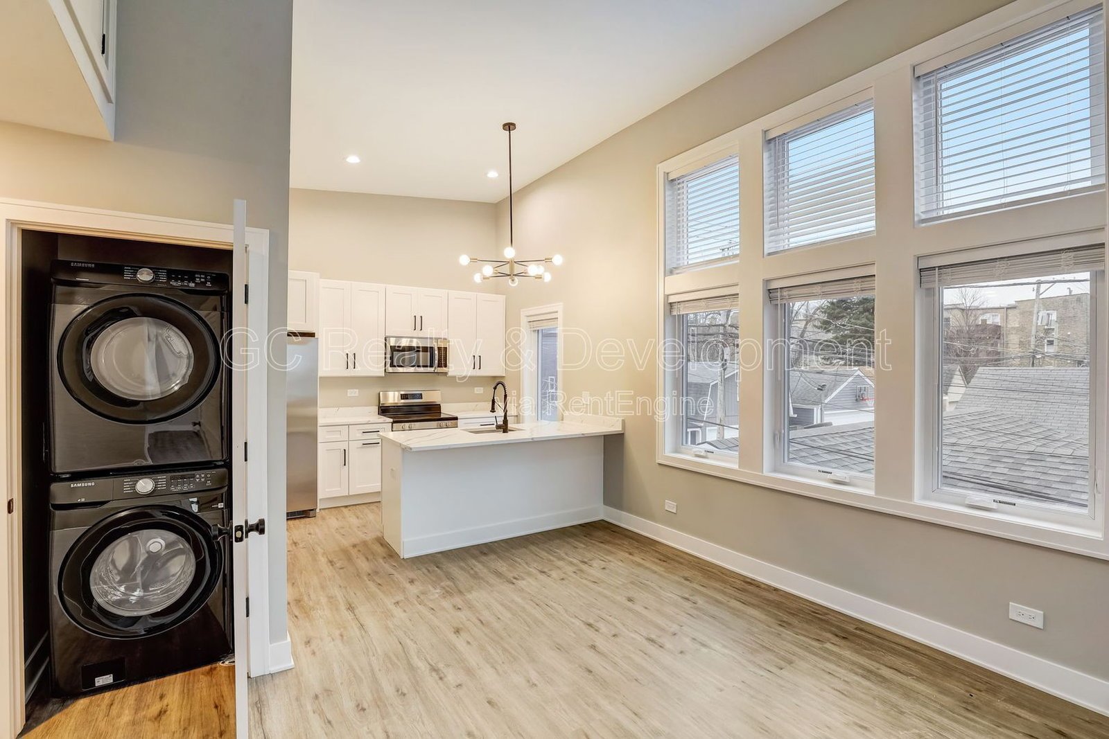 *** AVAIL 5/01/26 / UPDATED 2 BDRM COACH HOUSE / PET FRIENDLY / PARKING INCL / QUARTZ & SS APPL  *** property image