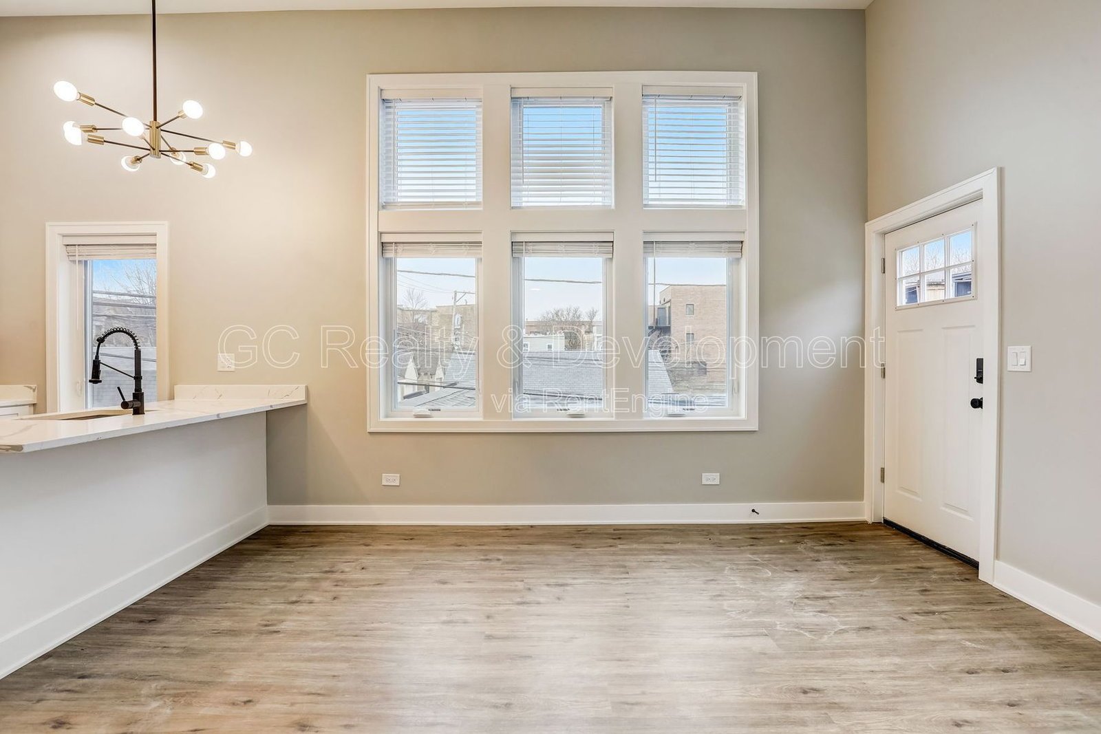 *** AVAIL 5/01/26 / UPDATED 2 BDRM COACH HOUSE / PET FRIENDLY / PARKING INCL / QUARTZ & SS APPL  *** property image