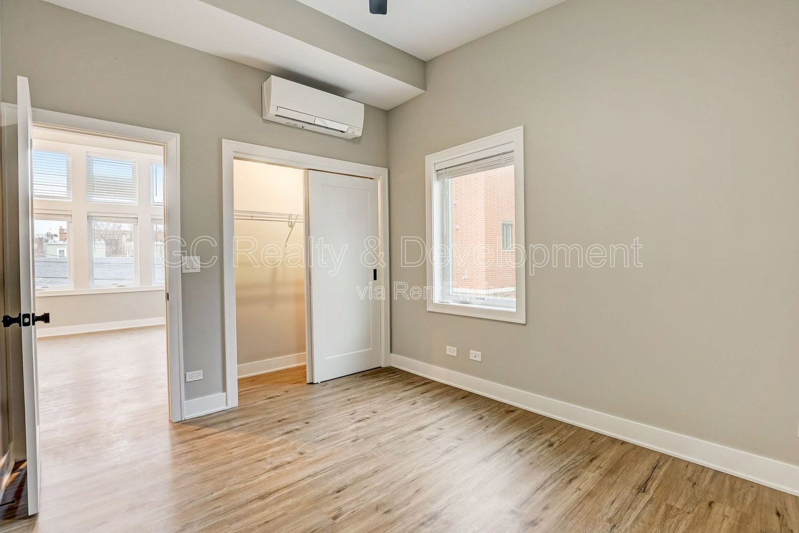 *** AVAIL 5/01/26 / UPDATED 2 BDRM COACH HOUSE / PET FRIENDLY / PARKING INCL / QUARTZ & SS APPL  *** property image