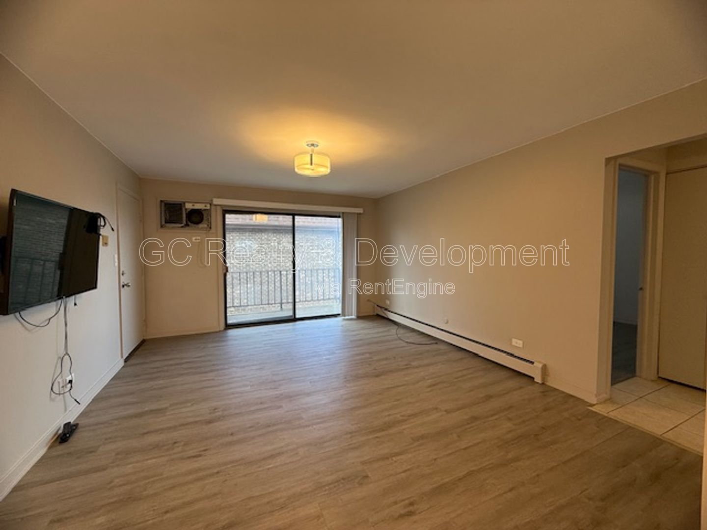 *** 2 BDRM / PARKING INCLUDED / ONLY PAY ELECTRIC / LAUNDRY ON SITE *** property image