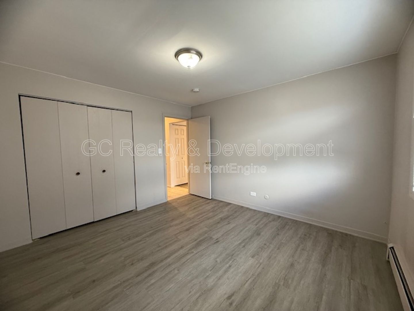 *** 2 BDRM / PARKING INCLUDED / ONLY PAY ELECTRIC / LAUNDRY ON SITE *** property image