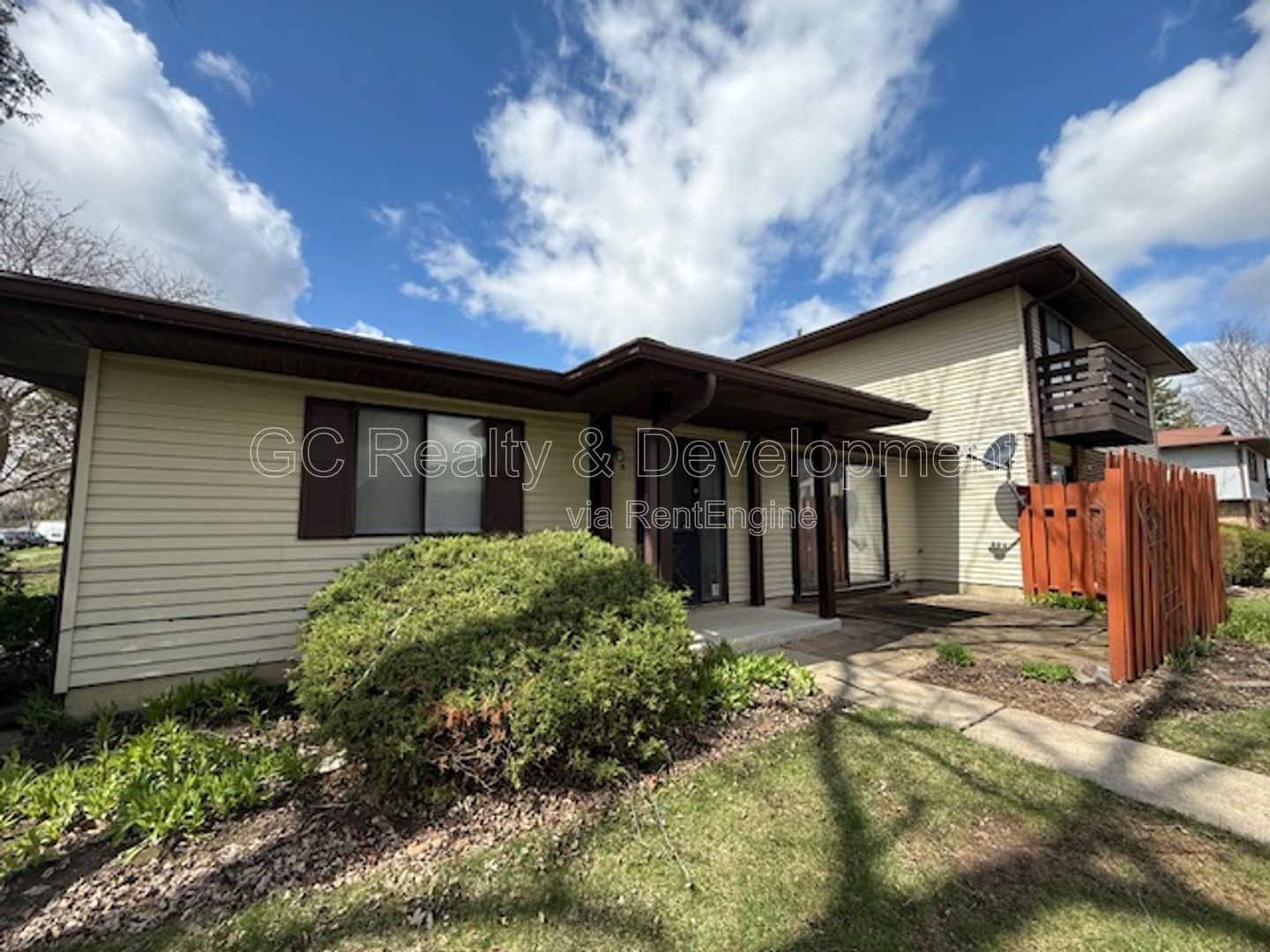 *** 2 BDRM - 1 BTH / IN UNIT LAUNDRY / ATTACHED GARAGE / CENTRAL AC *** property image