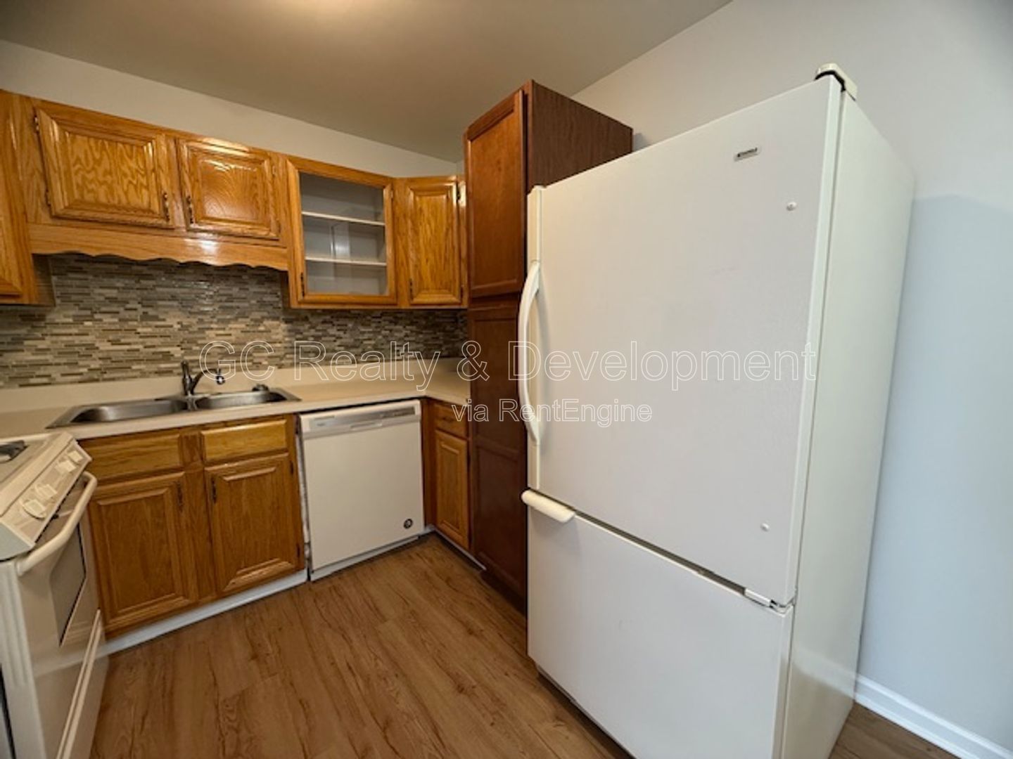 *** 2 BDRM - 1 BTH / IN UNIT LAUNDRY / ATTACHED GARAGE / CENTRAL AC *** property image