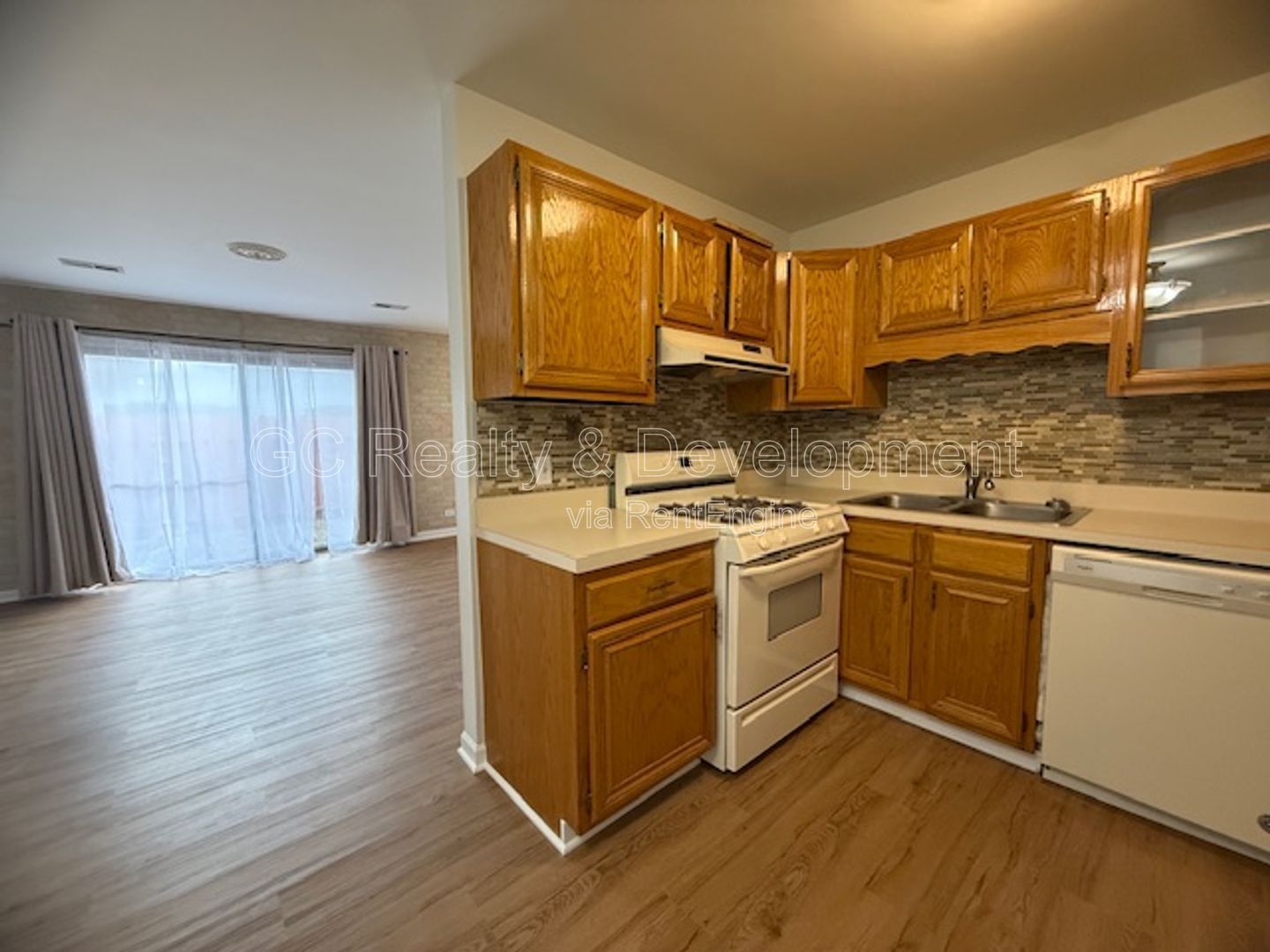 *** 2 BDRM - 1 BTH / IN UNIT LAUNDRY / ATTACHED GARAGE / CENTRAL AC *** property image