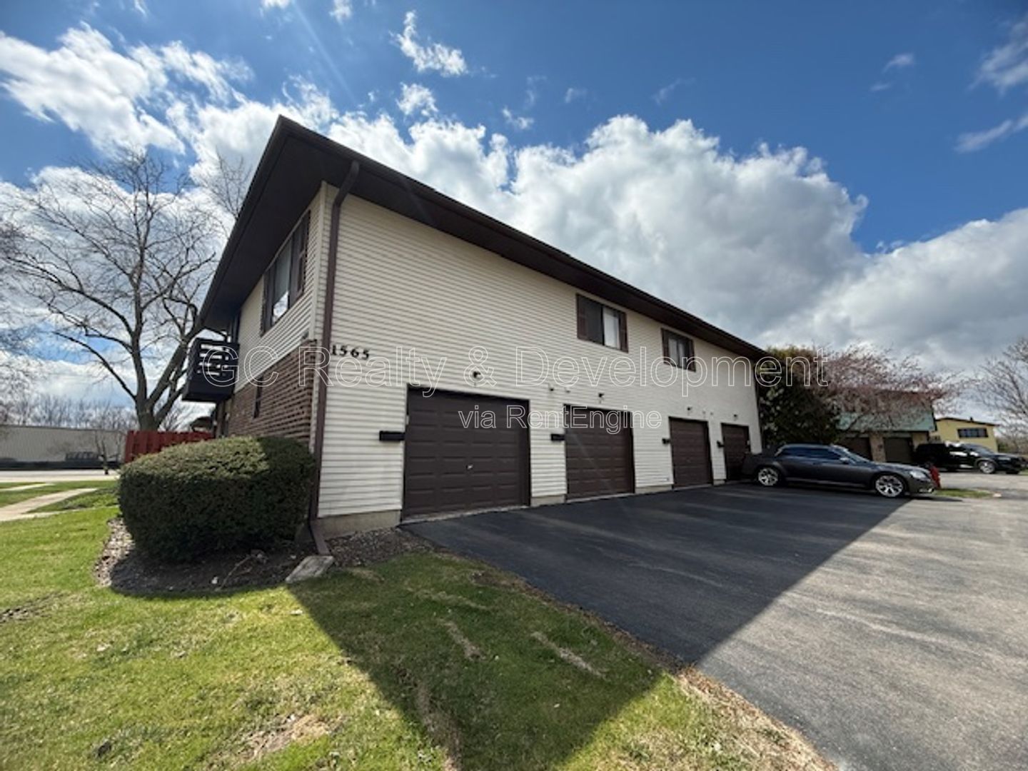 *** 2 BDRM - 1 BTH / IN UNIT LAUNDRY / ATTACHED GARAGE / CENTRAL AC *** property image