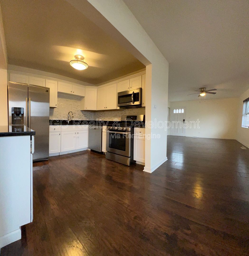 *** 3 BDRM - 2 BTH / GRANITE & SS APPL / LRG YARD / OPEN LAYOUT / DETACHED GARAGE *** property image