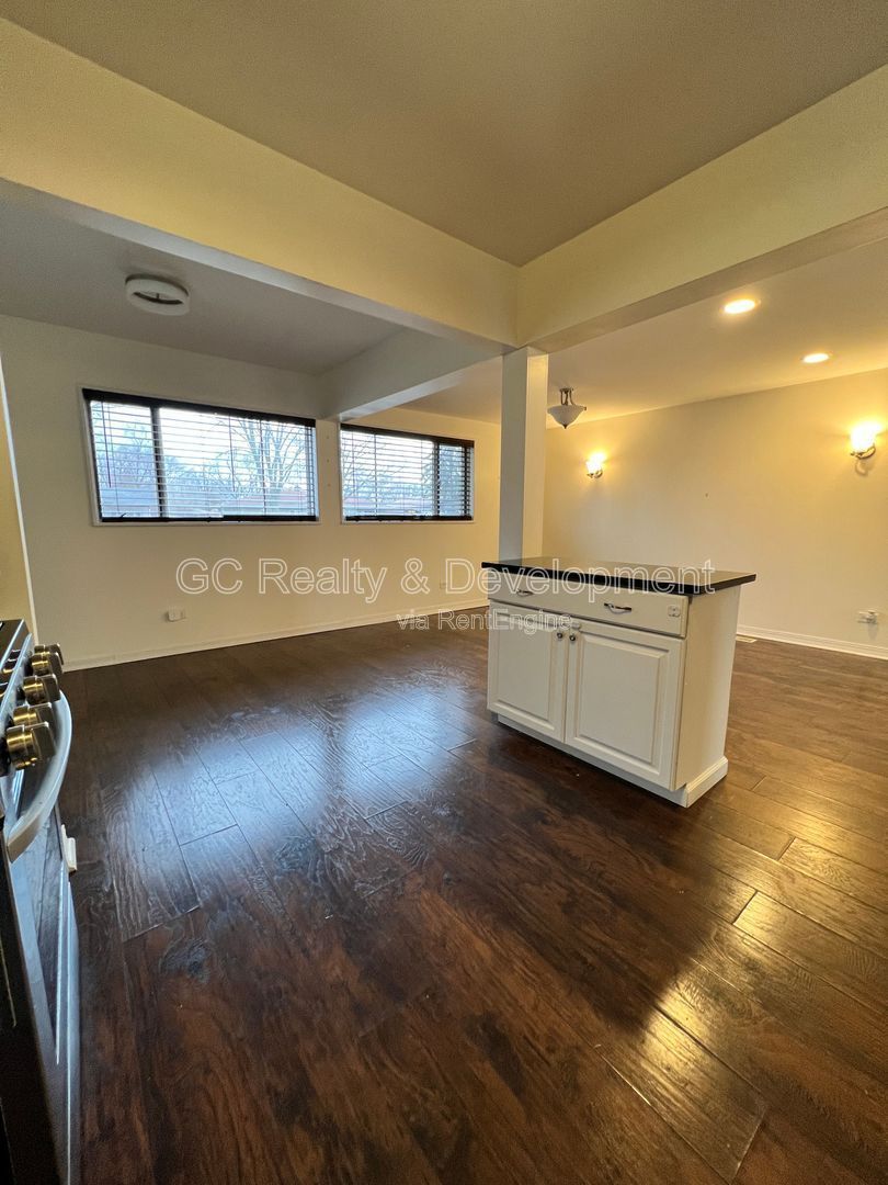 *** 3 BDRM - 2 BTH / GRANITE & SS APPL / LRG YARD / OPEN LAYOUT / DETACHED GARAGE *** property image