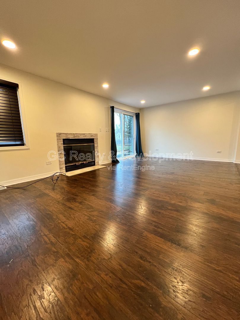 *** 3 BDRM - 2 BTH / GRANITE & SS APPL / LRG YARD / OPEN LAYOUT / DETACHED GARAGE *** property image