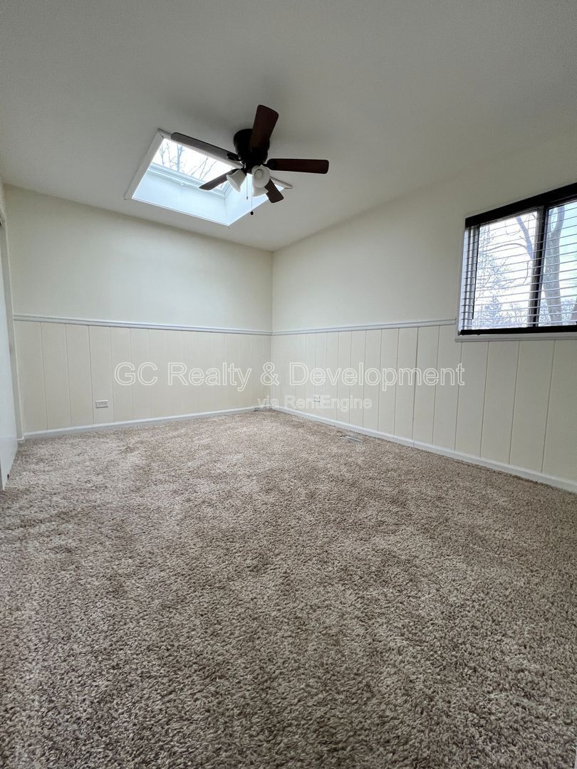 *** 3 BDRM - 2 BTH / GRANITE & SS APPL / LRG YARD / OPEN LAYOUT / DETACHED GARAGE *** property image