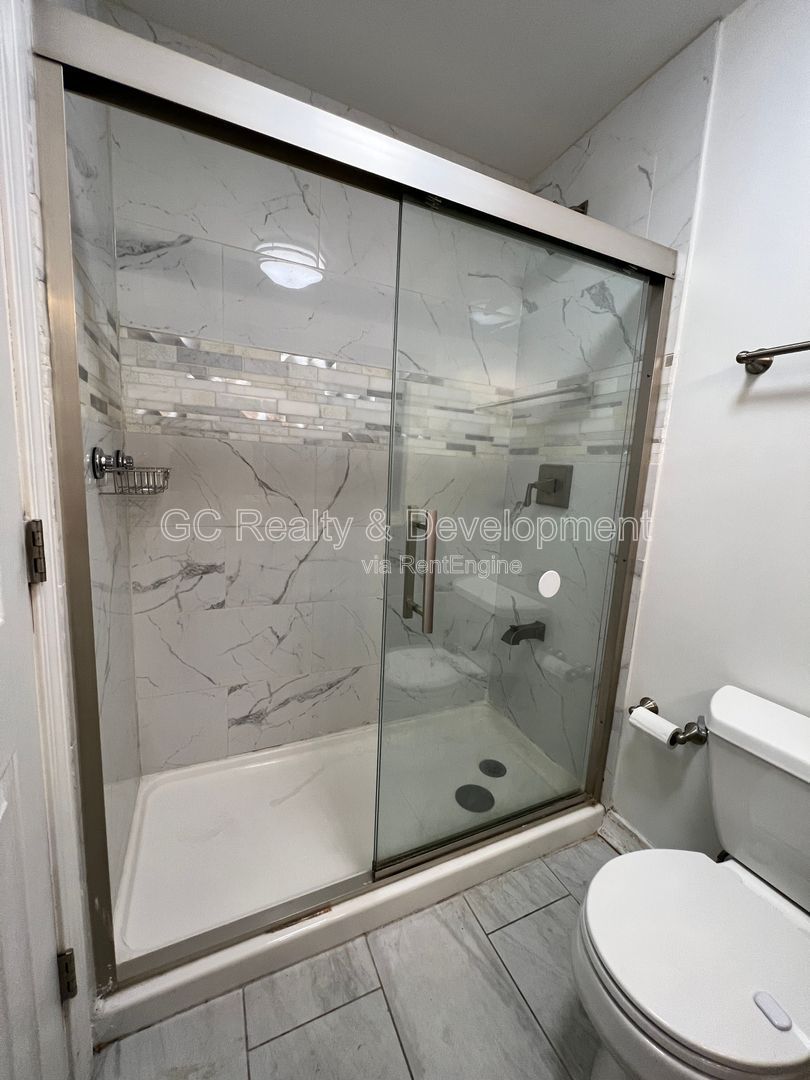 *** 3 BDRM - 2 BTH / GRANITE & SS APPL / LRG YARD / OPEN LAYOUT / DETACHED GARAGE *** property image