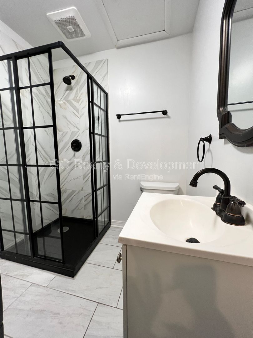 *** 3 BDRM - 2 BTH / GRANITE & SS APPL / LRG YARD / OPEN LAYOUT / DETACHED GARAGE *** property image